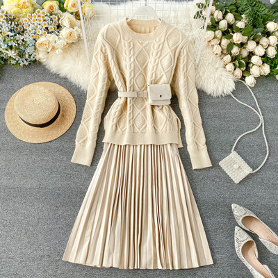 Két részből álló női alkalmi szett, mely egy pulóvert és egy szoknyát tartalmaz három színben