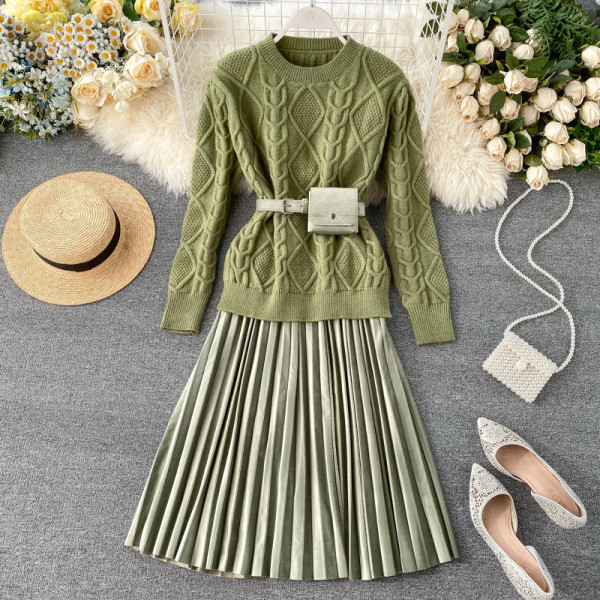 Két részből álló női alkalmi szett, mely egy pulóvert és egy szoknyát tartalmaz három színben