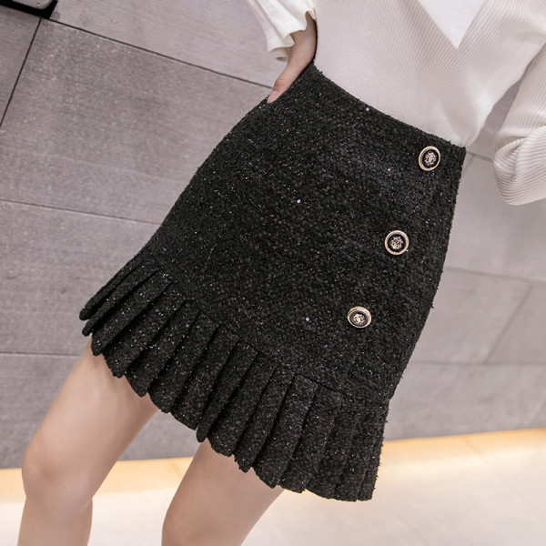 Modern női szoknya fekete színben, gombokkal, magas derékkal