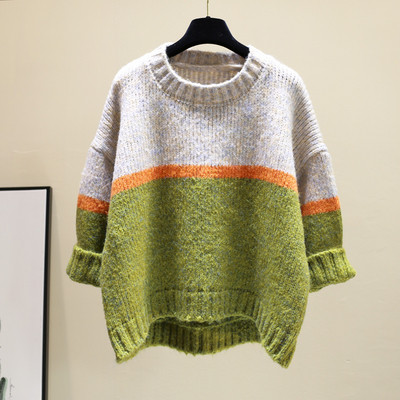 Női téli pulóver kerek nyakkivágással, aszimmetrikus mintával