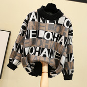 Χειμερινό γυναικείο πουλόβερ με πολύχρωμη εφαρμογή