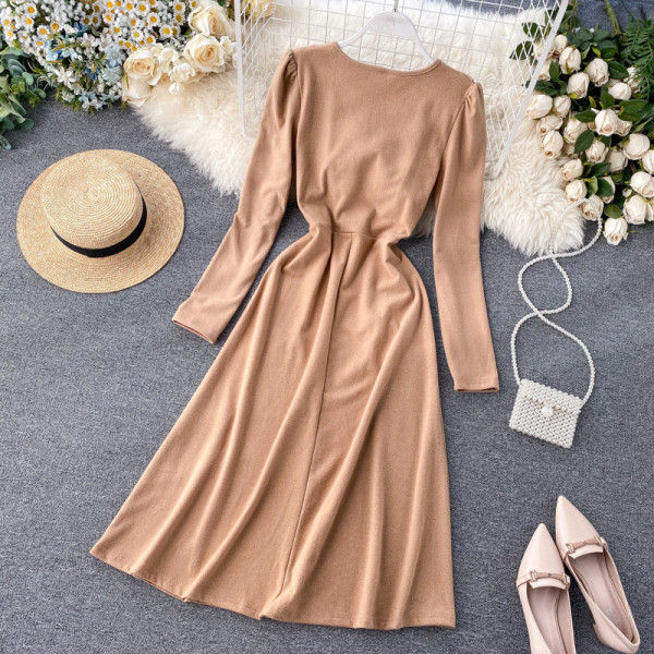 Női alkalmi kötött ruha ovális nyakkivágással és hosszú ujjakkal, három színben