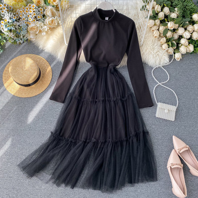 Μοντέρνο γυναικείο φόρεμα με μακριά μανίκια, με ψηλό σχέδιο περιλαίμιου