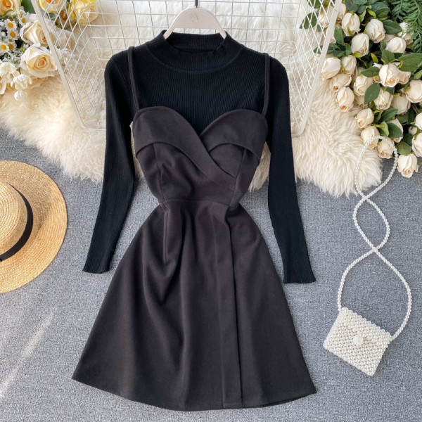 Modern női szett barna, fekete és bézs színű ruhával és blúzzal