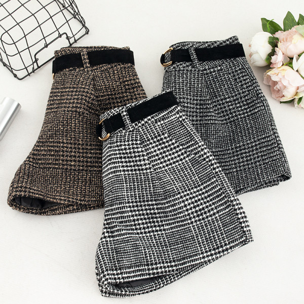 Női rövidnadrág három színben, magas derékkal és övvel