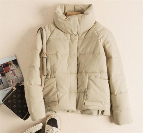 Modern női kabát magas gallérral és zsebekkel, négy színben