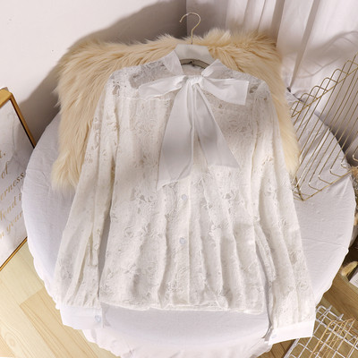 Modern női ing szalaggal és csipkével fekete, fehér és bézs színben