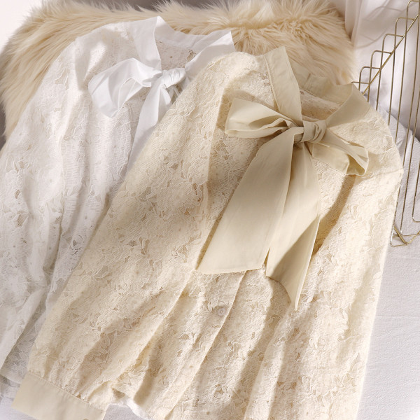 Modern női ing szalaggal és csipkével fekete, fehér és bézs színben