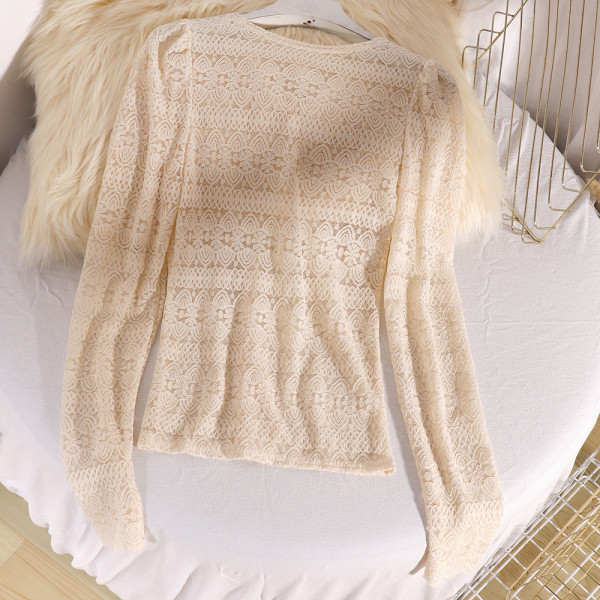 Μοντέρνα γυναικεία μπλούζα με λαιμόκοψη στο μπεζ και λευκό χρώμα