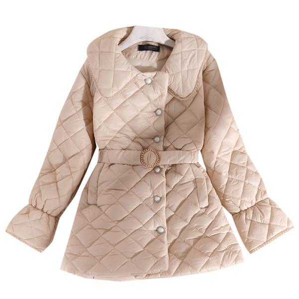 Modern női kabát övvel és gombokkal fekete és bézs színben