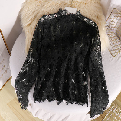 Μοντέρνα γυναικεία δαντελένια μπλούζα με ψηλό γιακά σε λευκό και μαύρο χρώμα