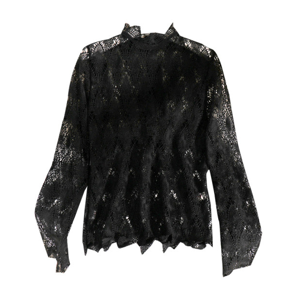 Μοντέρνα γυναικεία δαντελένια μπλούζα με ψηλό γιακά σε λευκό και μαύρο χρώμα