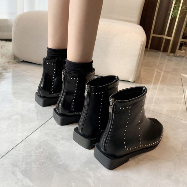 Modern női csizma cipzárral, két modellben fekete színben