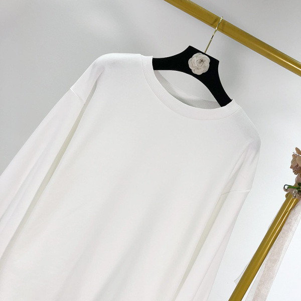 Modern fehér blúz, kivágott hátrésszel