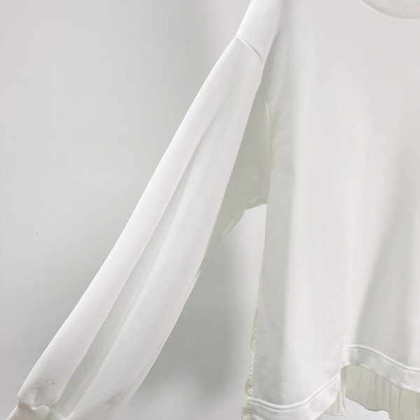 Modern fehér blúz, kivágott hátrésszel