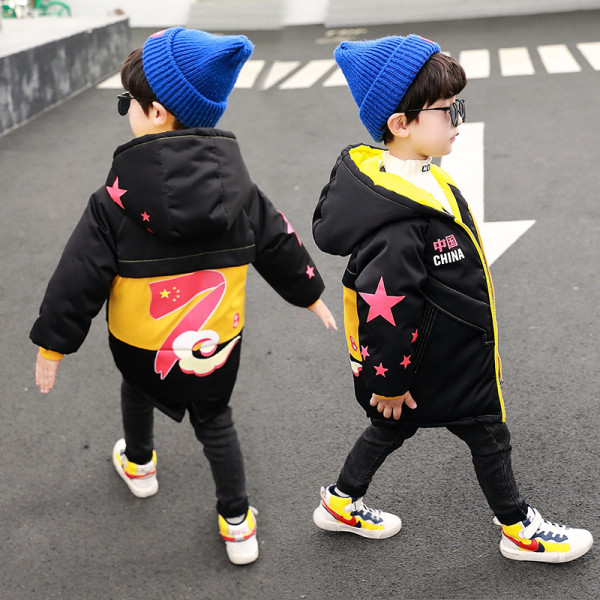 Modern gyerekkabát fiúknak kapucnival és színes rátéttel, két színben