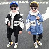 Alkalmi gyerekkabát fiúknak zsebekkel és cipzárral fekete és kék színben