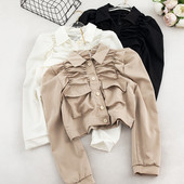 Rövid női ing három színben zsebekkel és klasszikus gallérral