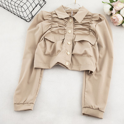 Rövid női ing három színben zsebekkel és klasszikus gallérral