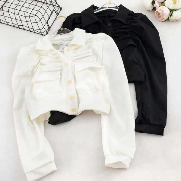 Rövid női ing három színben zsebekkel és klasszikus gallérral