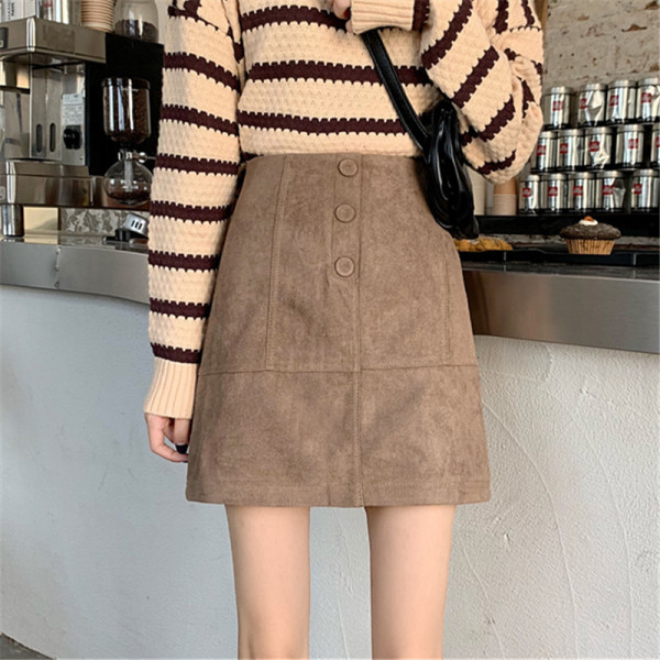 Öko velúrból készült rövid női szoknya gombokkal