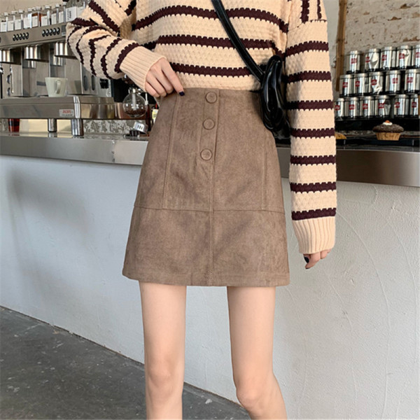 Öko velúrból készült rövid női szoknya gombokkal