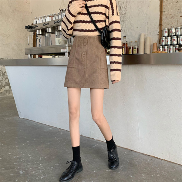 Öko velúrból készült rövid női szoknya gombokkal