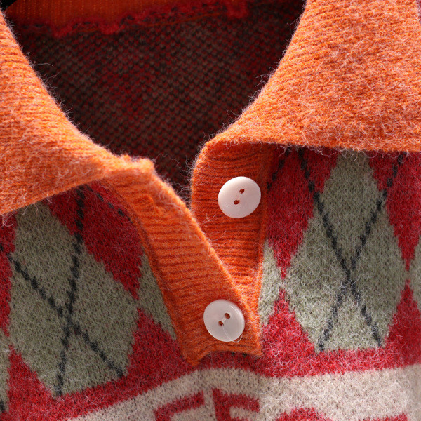 Γυναικεία μπλούζα χειμωνιάτικη με κολάρο και πολύχρωμη εφαρμογή