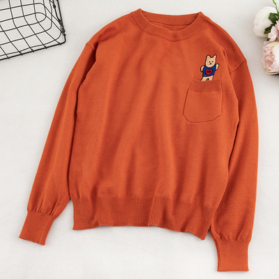 Καθημερινό γυναικείο πουλόβερ σε τρία χρώματα με τσέπη και κεντήματα