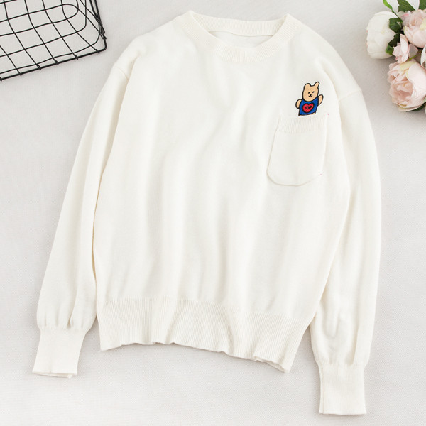 Καθημερινό γυναικείο πουλόβερ σε τρία χρώματα με τσέπη και κεντήματα