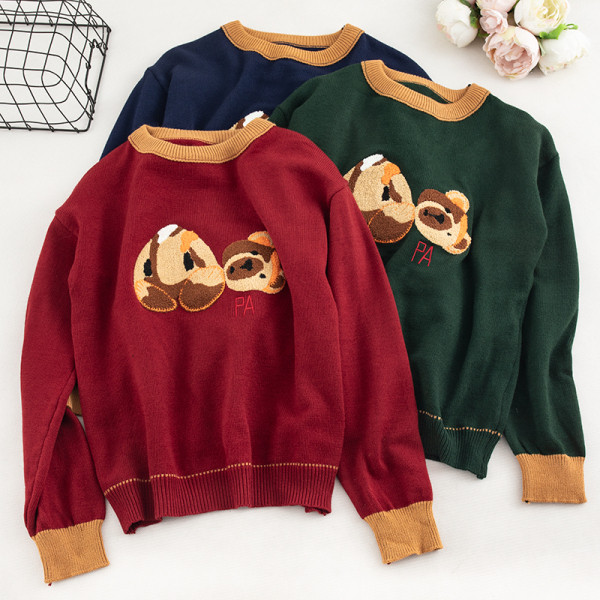 Alkalmi női pulóver három színben, hímzéssel és ovális nyakkivágással