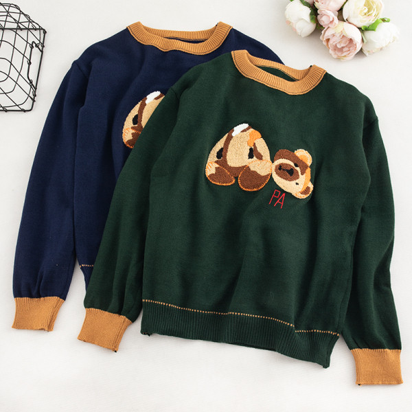 Alkalmi női pulóver három színben, hímzéssel és ovális nyakkivágással