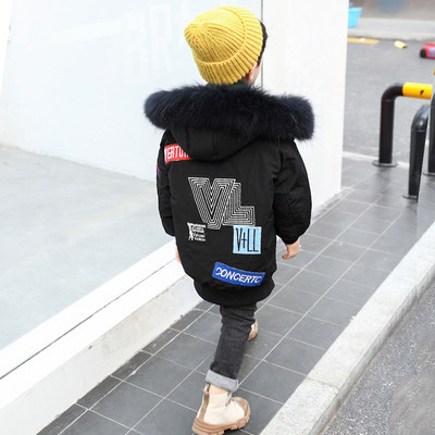 Modern gyerekkabát kapucnival és pehellyel fiúknak zöld és fekete színben