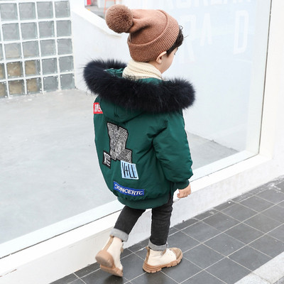 Modern gyerekkabát kapucnival és pehellyel fiúknak zöld és fekete színben