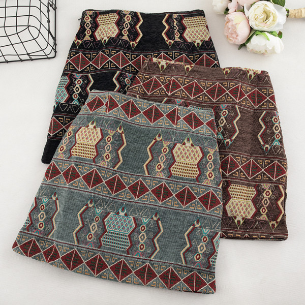 Női szoknya három színben hímzéssel, magas derékkal