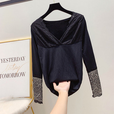 Μοντέρνα γυναικεία μπλούζα με δαντέλα με λαιμόκοψη