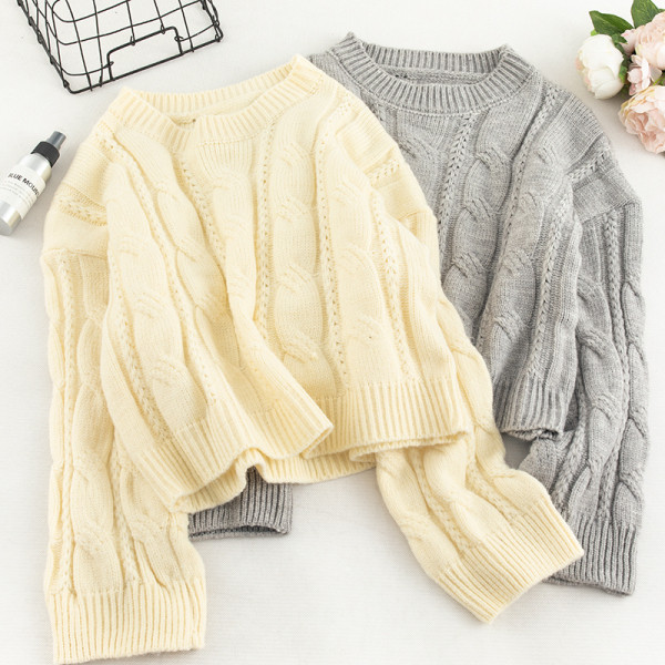 Γυναικείο πουλόβερ ν με ωοειδές λαιμόκοψη και μακρύ μανίκι σε τρία χρώματα