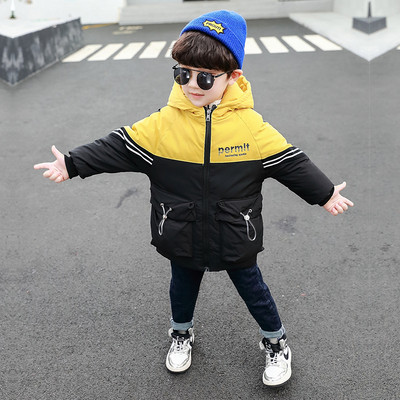 Modern gyerek téli kabát fiúknak kapucnival és zsebekkel, három színben