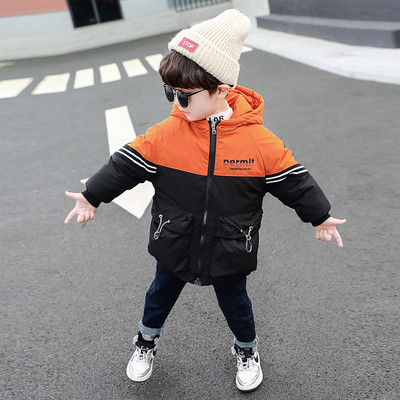 Modern gyerek téli kabát fiúknak kapucnival és zsebekkel, három színben