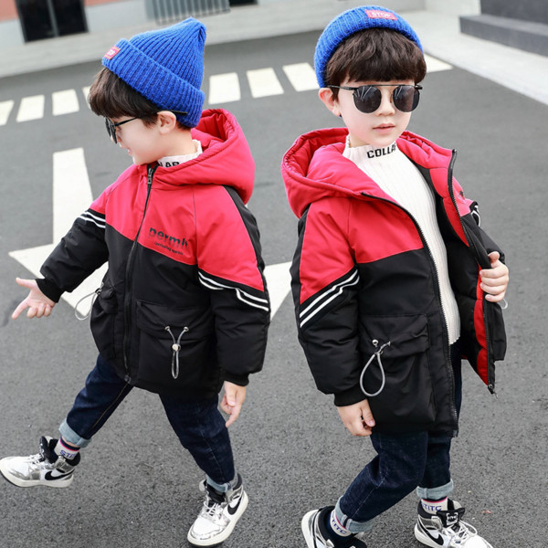 Modern gyerek téli kabát fiúknak kapucnival és zsebekkel, három színben