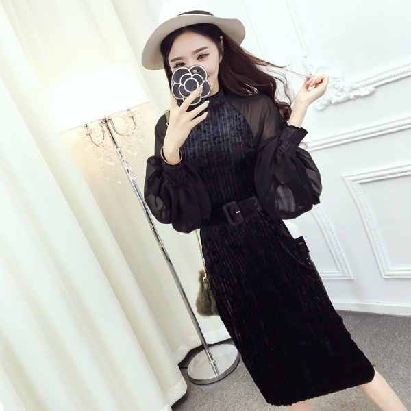 Modern női ruha bársonyból és tüllből szabott modell