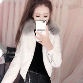 Rövid bőrkabát fehér és fekete színben, pehelytal