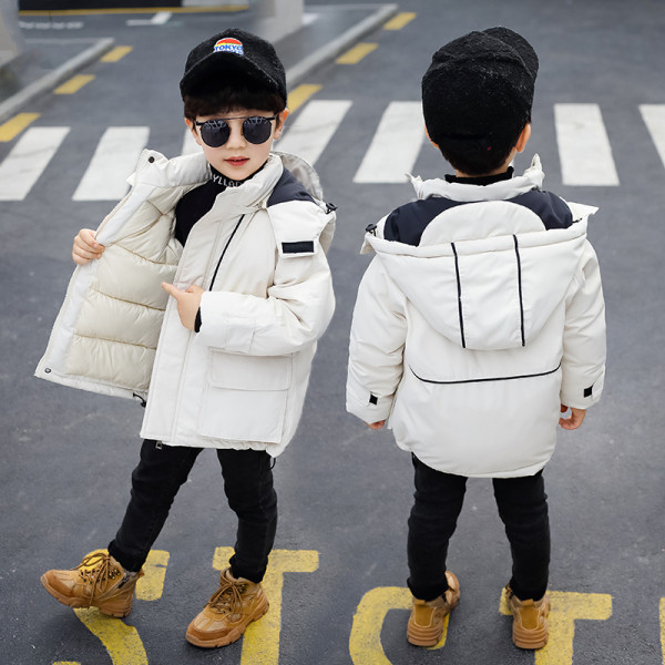 Napi gyerekkabát kapucnival és cipzárral fehér, fekete és piros színben