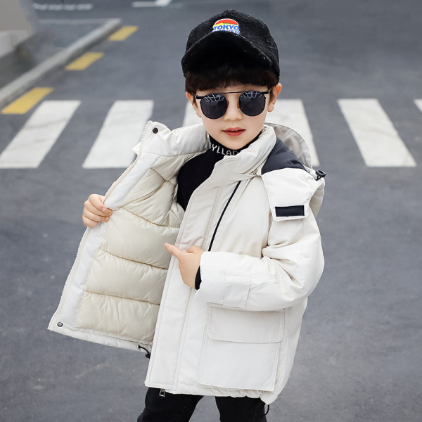 Napi gyerekkabát kapucnival és cipzárral fehér, fekete és piros színben