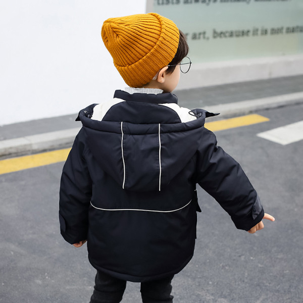 Napi gyerekkabát kapucnival és cipzárral fehér, fekete és piros színben