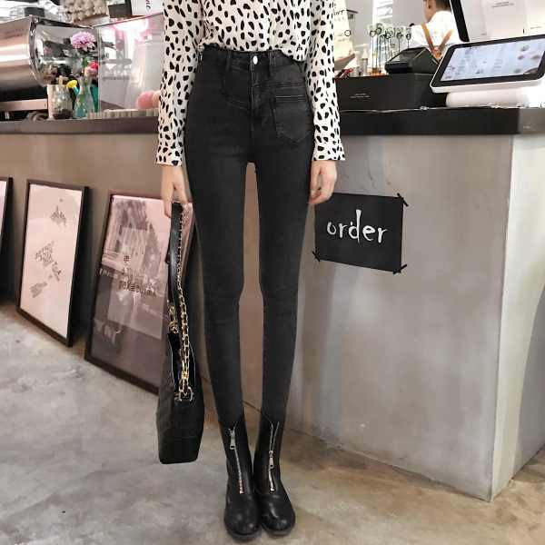 Szürke, hosszú, testhezálló női farmernadrág, zsebbel