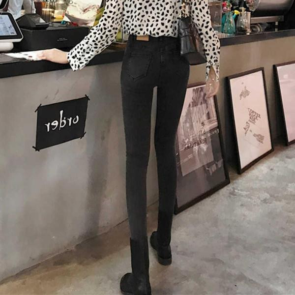 Szürke, hosszú, testhezálló női farmernadrág, zsebbel