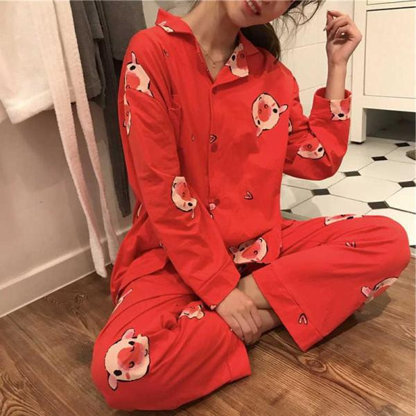 Γυναικεία πιτζάμα σε τρία χρώματα με πολύχρωμα μοτίβα