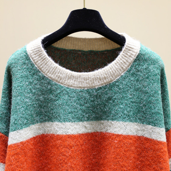 Női téli csíkos pulóver kerek nyakkivágással