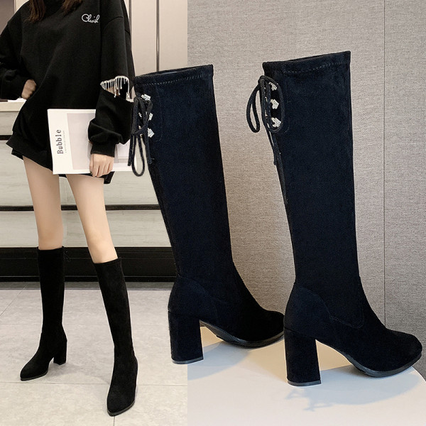 Alkalmi női csizma eco velúr fűzővel és vastag sarokkal fekete színben